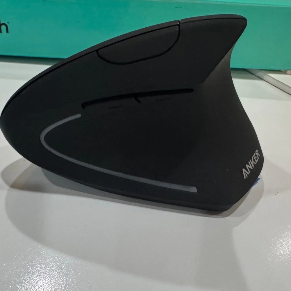 Anker Wireless Ergonomic Mouse A7852